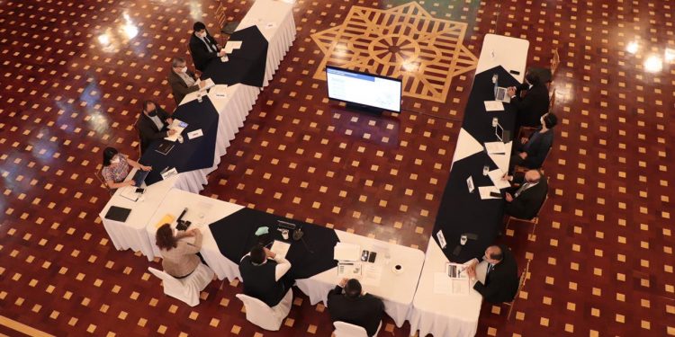 Presentan avances de mesa temática de energía