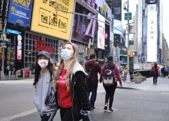 Nueva York levanta restricciones contra COVID-19 con algunas excepciones