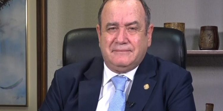 “Coincidimos en que hay que trabajar unidos para lograr el desarrollo del país”, dice presidente Giammattei sobre vicepresidenta Harris