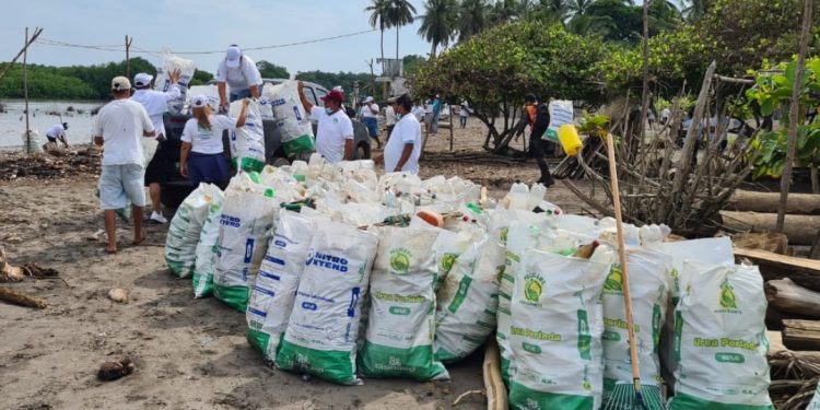 Recolectan 65 toneladas de desechos durante jornadas de limpieza en playas
