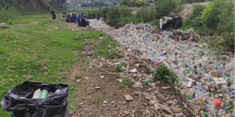 Ministerio de Ambiente apoya jornadas de limpieza en río Samalá