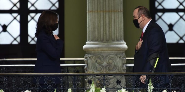 Presidente Giammattei solicita TPS a vicepresidenta Kamala Harris