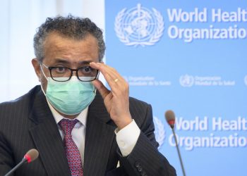 Contagios globales bajan por séptima semana consecutiva pero suben en África