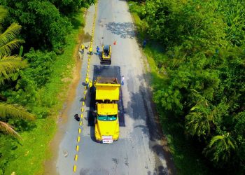 Trabajadores de Covial inician rehabilitación de tramo carretero que conduce a Quiriguá.