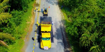 Trabajadores de Covial inician rehabilitación de tramo carretero que conduce a Quiriguá.