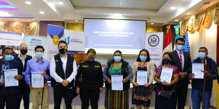 Mingob presenta plan para prevenir la violencia contra la mujer en Totonicapán