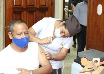 Efectúan jornada de vacunación en Gobernación Departamental de Guatemala