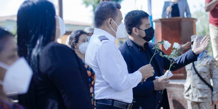 Homenajean a voluntarios que perecieron cuando llevaban ayuda humanitaria a Cobán