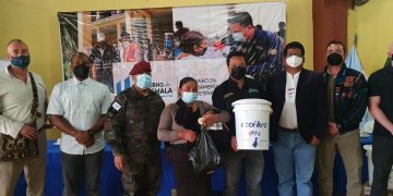 Distribuyen ecofiltros entre familias afectadas por la desnutrición