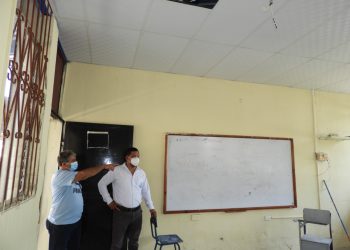 Supervisan trabajos de remozamiento en escuela en Petén