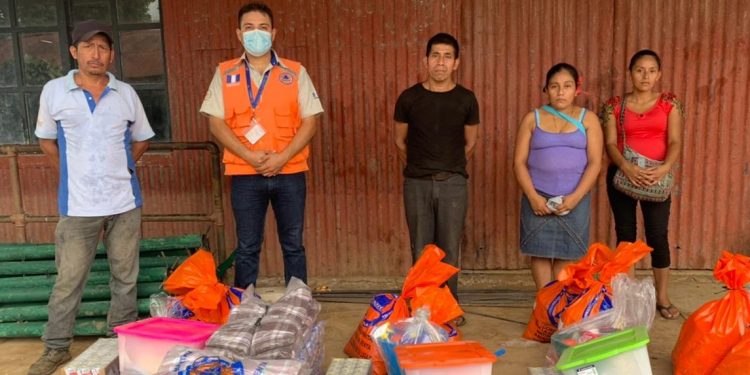 Conred entrega asistencia humanitaria a familias marquenses afectadas por las lluvias