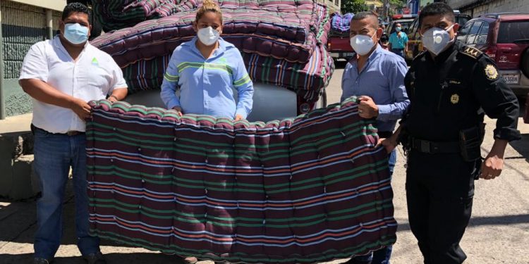 Entregan lote de colchonetas a Comisaría 32 de la PNC