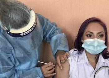 Bomberos voluntarios de San Cristóbal Totonicapán reciben segunda dosis contra COVID-19