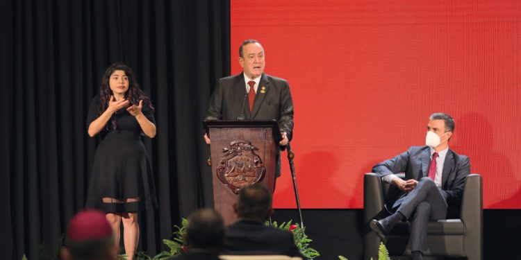 Presidente Giammattei participa en evento de solidaridad para personas desplazadas y refugiadas