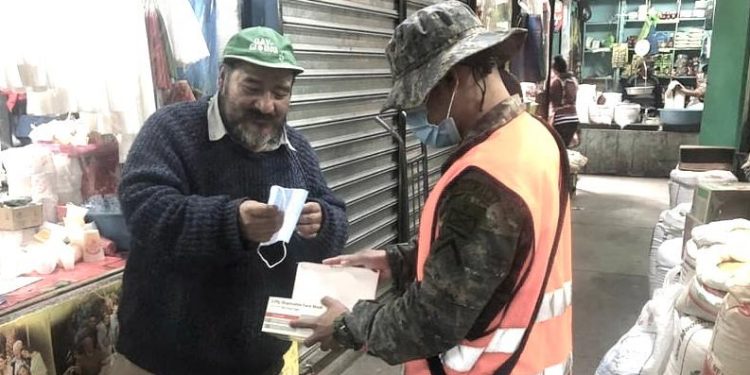 Reservas militares de Totonicapán concientizan a la población sobre el COVID-19