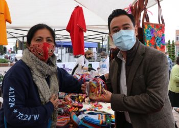 Feria de artesanos y productores impulsa economía de San Pedro Sacatepéquez