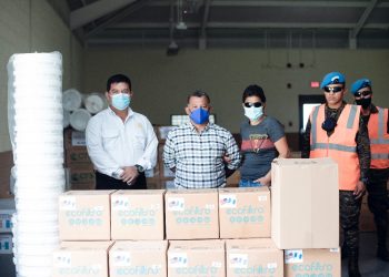 Estados Unidos dona alimentos, pintura y productos de limpieza en Alta Verapaz