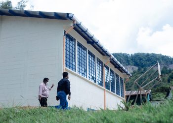 Supervisan ampliación de escuela en aldea de Alta Verapaz
