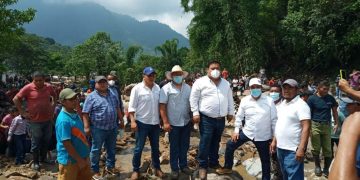 Verifican daños por desbordamiento de río en Sololá