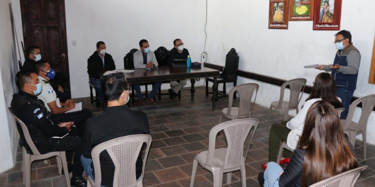 Establecen estrategias para regular bares y cantinas en San Pedro Sacatepéquez