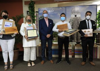 Agremiados de comercio e industria recibieron sellos de bioseguridad./Óscar Dávila.