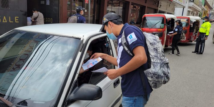 PMT y servidores cívicos emprenden campaña para prevenir accidentes en Santa Cruz Quiché