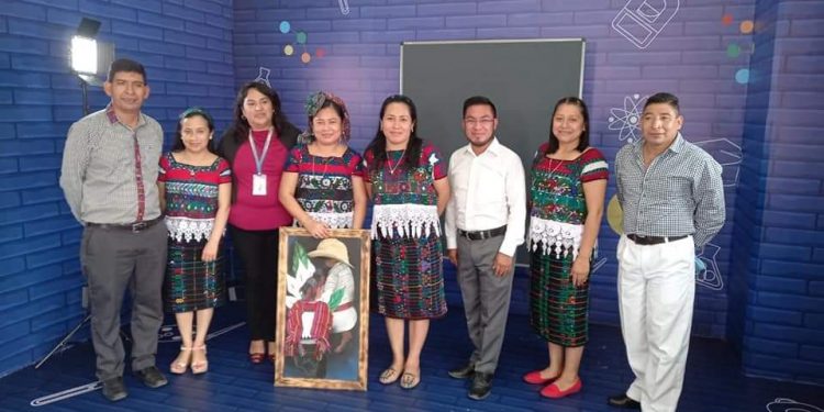 Docentes huehuetecos graban segmentos educativos en idioma aguacateco