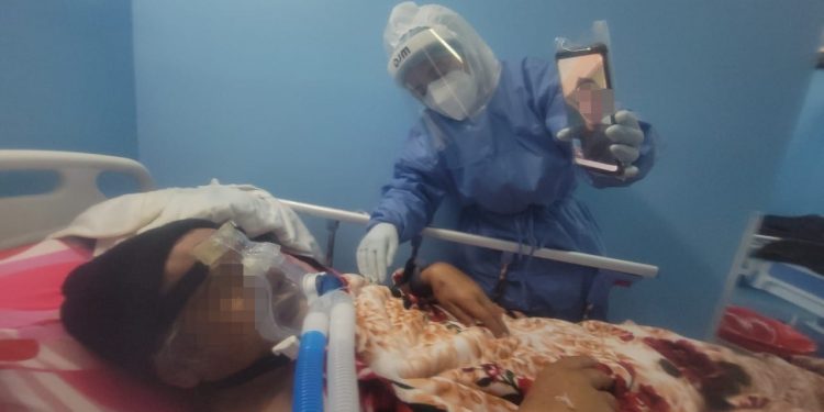 Videollamada del Día del Padre a pacientes con coronavirus en Hospital de San Marcos