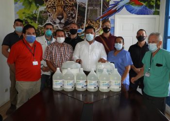 Estados Unidos dona cloro y alcohol en gel para hospitales en Petén
