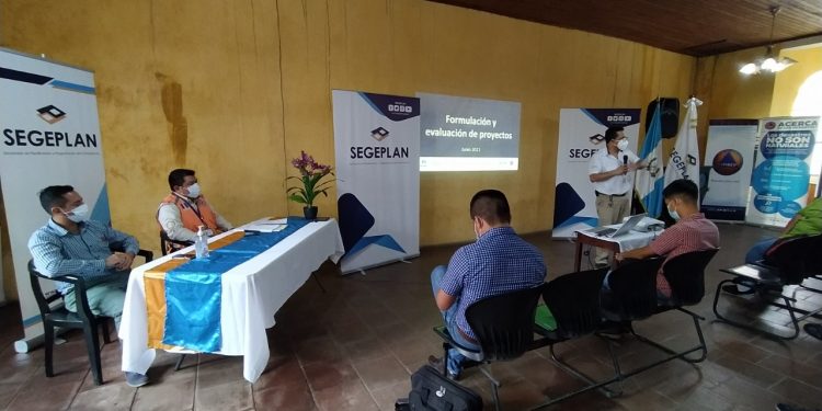 Segeplan capacita a personal de municipalidades de Suchitepéquez