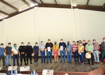 Realizan mesa de diálogo centrada en el servicio eléctrico de Izabal