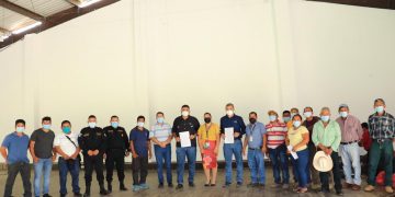 Realizan mesa de diálogo centrada en el servicio eléctrico de Izabal