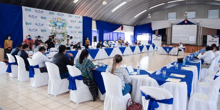 Autoridades analizan acciones para promover el desarrollo en Alta Verapaz