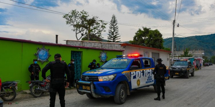 PNC refuerza operativos en Baja Verapaz por aumento de casos de COVID-19