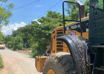 Comienzan trabajos para mejorar carretera que conduce a la sierra de las Minas