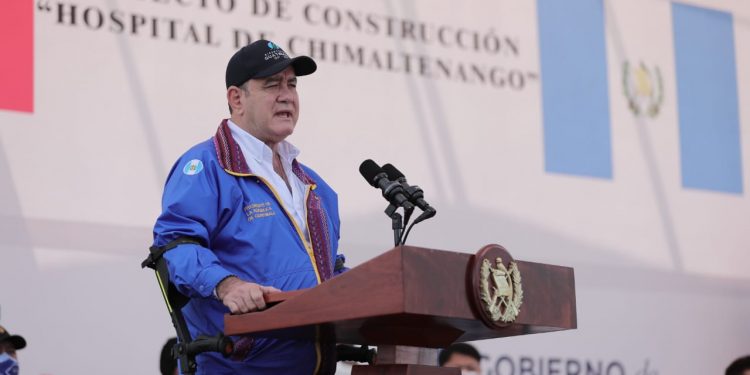 Presidente defiende independencia de poderes como pilar de la democracia en una república