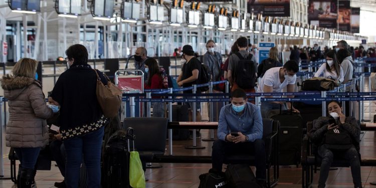 Chile confirma el primer caso de la variante delta en una mujer llegada de EE. UU.