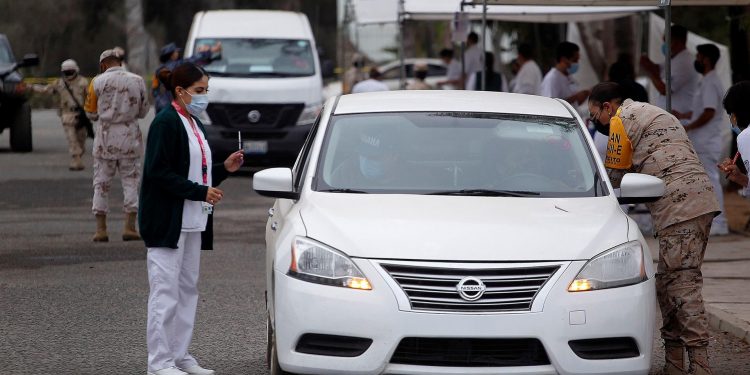 México estrena las vacunas de EE. UU. en Baja California para abrir la frontera