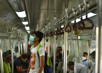 Nueva Delhi reabre tiendas y restaurantes en medio de una bajada de casos