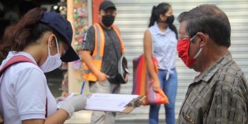 El uso de mascarilla ayuda a prevenir contagios de COVID-19./Foto: Archivo.