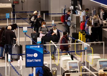 EE. UU. flexibiliza sus recomendaciones para viajar a 60 países