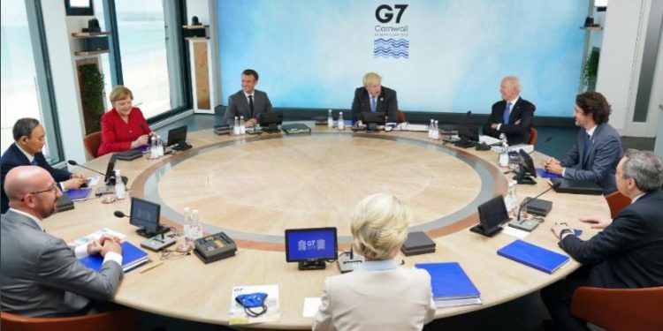 Biden muestra sintonía con Macron y califica a la UE de “dinámica y fuerte”