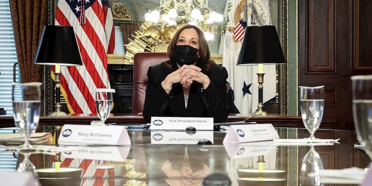 Kamala Harris acudirá a conferencia anual de influyente grupo latino en EE. UU.