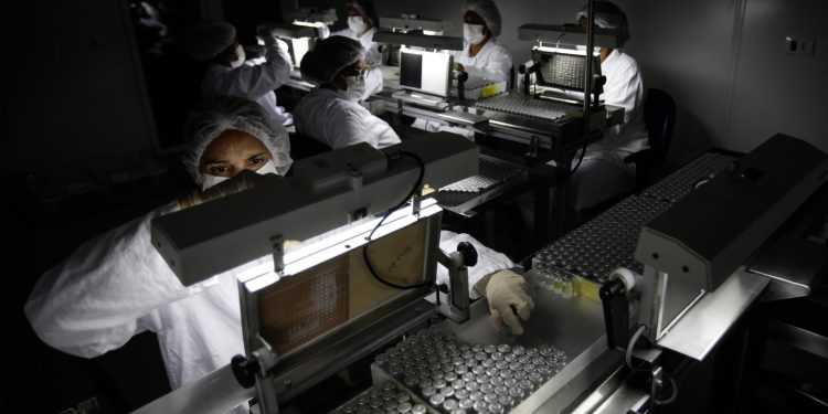 Científicos identifican posible nuevo tratamiento antiviral contra el coronavirus