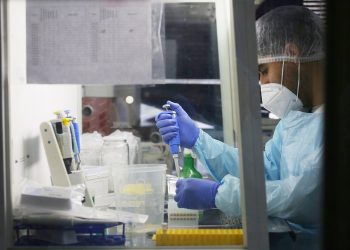 Hacer una PCR al celular, el original método chileno para frenar el COVID-19