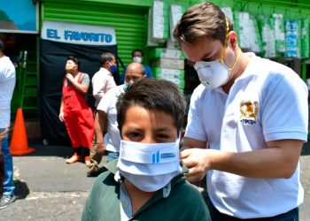 Guatemaltecos utilizan mascarillas para evitar contagios de COVID-19./Foto: AGN.