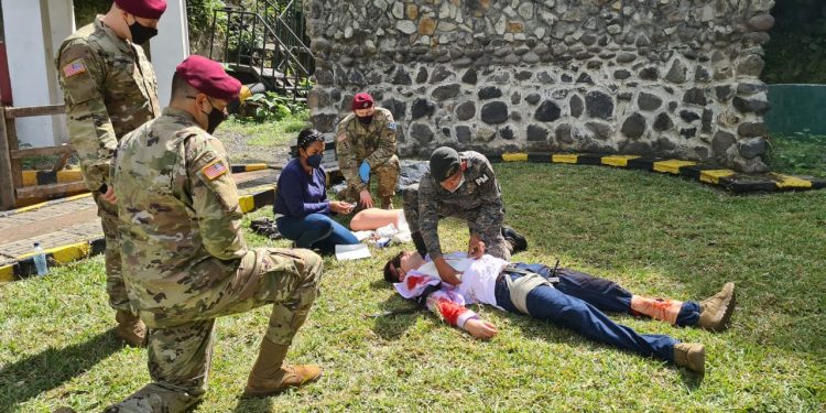 Militares estadounidenses capacitan a soldados guatemaltecos en respuesta a desastres naturales