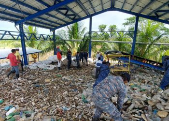 Reservistas del Ejército contribuyen a limpieza del río Motagua