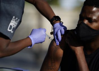 Vacunación contra el COVID-19, OPS pide más vacunas para Latinoamérica