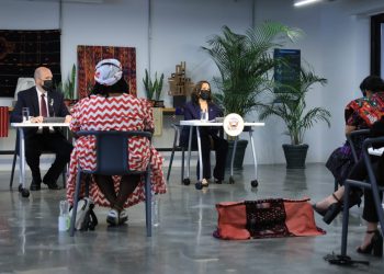 Vicepresidenta Kamala Harris sostiene reunión de trabajo con organizaciones de sociedad civil